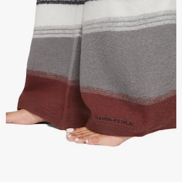 Nike Woman Yoga Pants (S) Sweater - Black-Multi Color Bottom NWOT - Picture 4 of 8